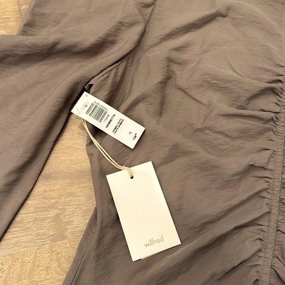 Aritzia Wilfred Henrietta blouse in Taupe. Size 10. Fits like a size 8 - Picture 2 of 7